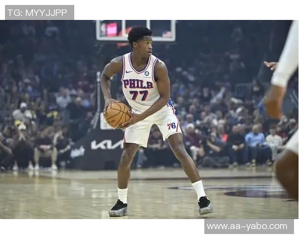 埃奇库姆半场表现不佳10投仅3中三分球命中率低迷仅得7分2篮板