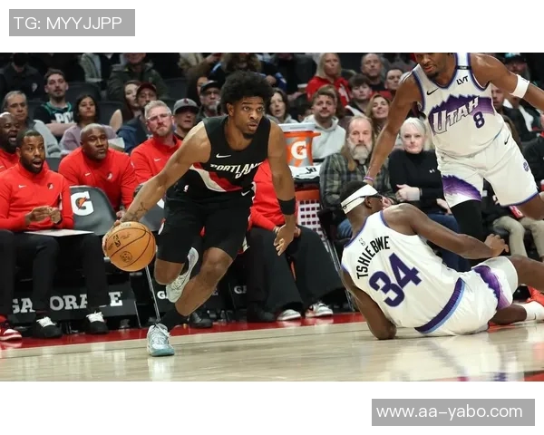 杨瀚森三分投篮瞬间引发全场屏息期待最终却只换来一声叹息